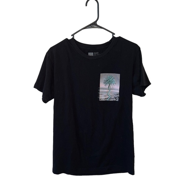 Black Short Sleeve Tee Shirt With Palm Tree Size Medium - Picture 1 of 2